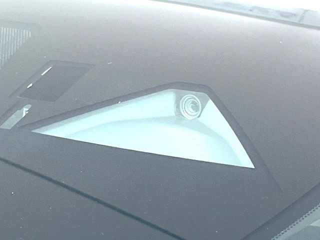 �y�X�}�[�g�u���[�L�T�|�[�g�z���s���ɑO���̎ԗ�����F�����A�Փ˂������Ȏ��͌x��ƃu���[�L�ŏՓˉ���Ɣ�Q�y�����A�V�X�g�B�����S�Ƀh���C�u�����y���݂��������܂��B