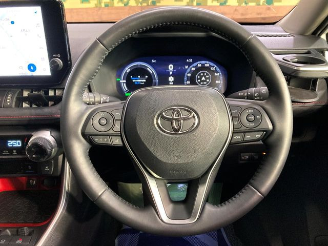 【純正革巻きステアリング】上質な革を使用することで、手にしっかり馴染みとても運転しやすいハンドルです♪