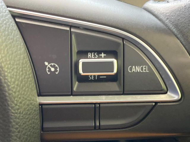 【クルーズコントロール】高速道路もラクラク走行。アクセルを離しても一定速度で走行ができ、長距離運転時の負担を軽減!加速・減速も簡単なスイッチ操作で調整できます。