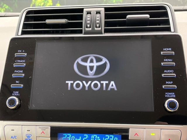 【メーカー純正ナビ】インテリアに溶け込むスタイリッシュな「専用設計」メーカーナビを装備♪視認性や操作性など基本性能にも優れ、より上質なカーライフをお楽しみいただけます。