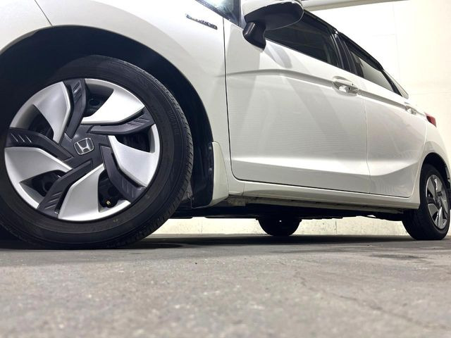 �y����15�C���`�A���~�z�C�[���z�O�ςɃ}�b�`���������A���~�z�C�[���𑕒����Ă���܂��B�e��ЊO�A���~�z�C�[����A�X�^�b�h���X�^�C�����戵�����Ă���܂��B���񂲑��k����������