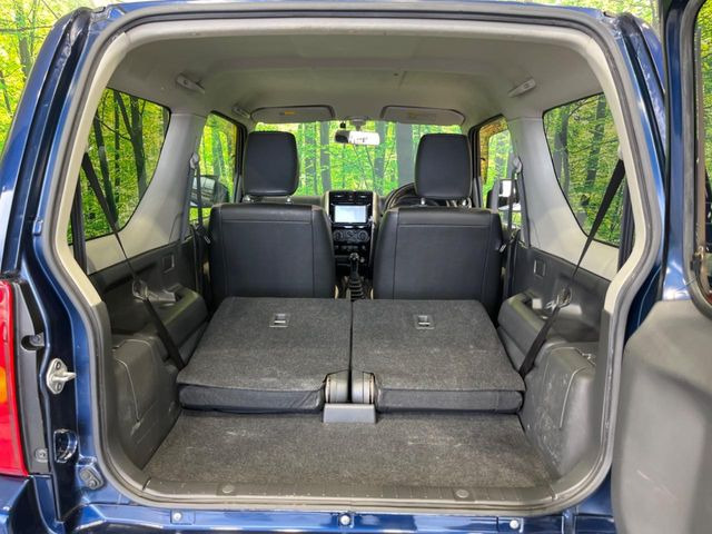 ���i�̂���������ʋ΁A���}���ɏ\���ȉ׎��X�y�[�X���m�ۂ��Ă���܂��B�Z�J���h�V�[�g��|���ƁA�傫�ȉו��̐ύڂ��\�ł���