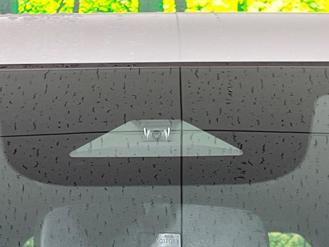 �y�z���_�Z���V���O�z���s���ɑO���̎ԗ�����F�����A�Փ˂������Ȏ��͌x��ƃu���[�L�ŏՓˉ���Ɣ�Q�y�����A�V�X�g�B�����S�Ƀh���C�u�����y���݂��������܂��B