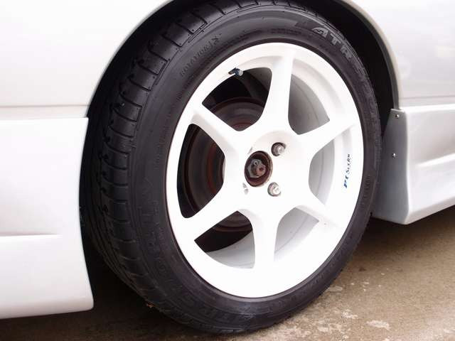 �l�C��180SX�J�X�^���ԗ��̓���!GP�X�|�[�c���t���G�A����TEIN�ԍ����AP1���[�V���O17AW�Ȃǂ̍��z�p�[�c�ɃX�g���[�_SD�n�f�W�i�r�A�o�b�N�J�����A�O��h�����R�����ς݁B�󏭉��l�̍������