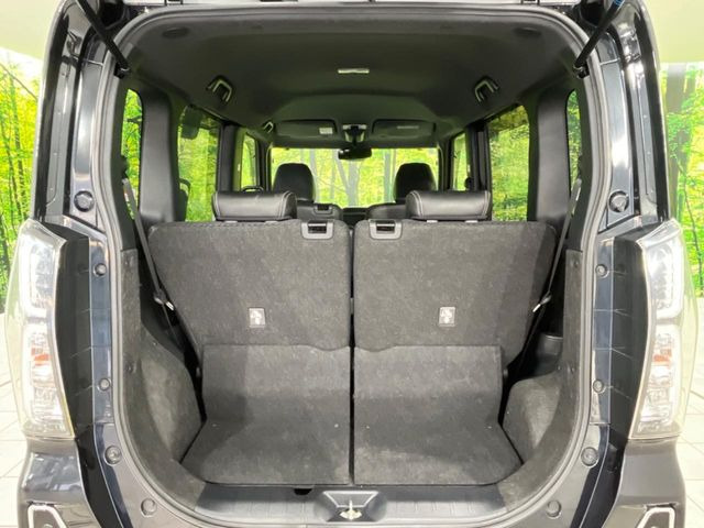 ���i�̂���������ʋ΁A���}���ɏ\���ȉ׎��X�y�[�X���m�ۂ��Ă���܂��B�Z�J���h�V�[�g��|���ƁA�傫�ȉו��̐ύڂ��\�ł���