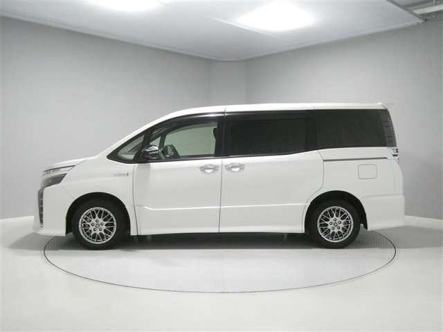 ヴォクシー1.8 ハイブリッド ZS 煌