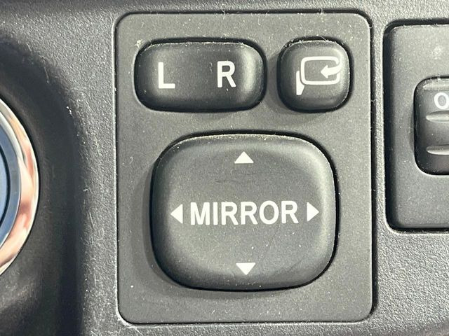 �y�d���i�[�~���[�z�T�C�h�~���[�͓d���i�[���ƂȂ��Ă���A�������ԏ�ł��L�Y�������X�N��}�����܂��B