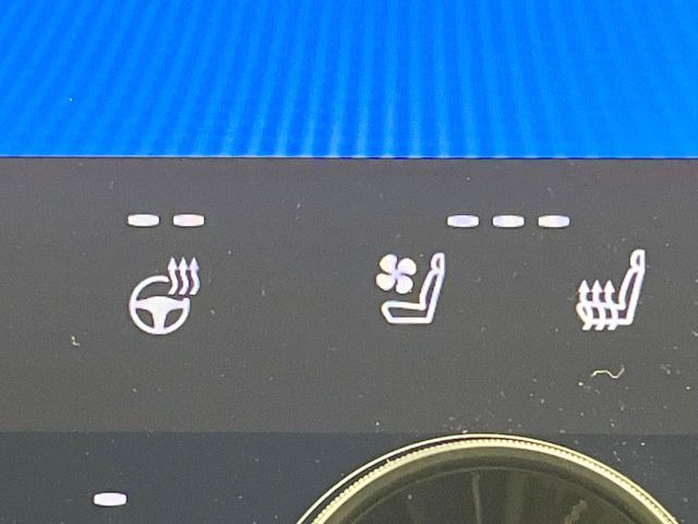 【シートヒーター】寒い日に重宝するシートヒーター!エアコンより早く温まってくれるので寒がりの人も安心ですね♪エアコンの温風は乾燥するから苦手、という方にもをおすすめです。