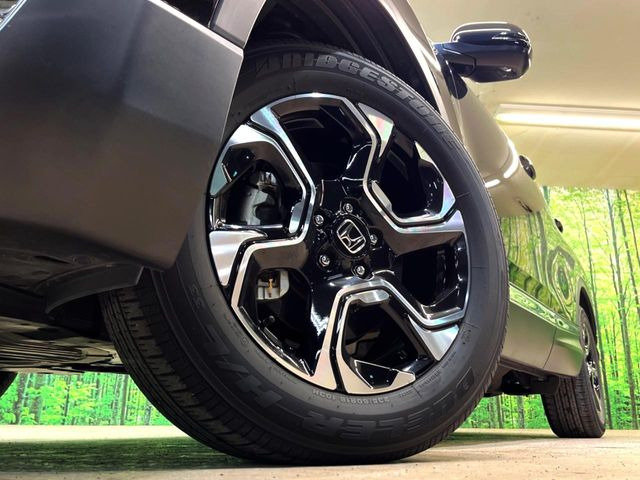 �y�����A���~�z�C�[���z�O�ςɃ}�b�`���������A���~�z�C�[���𑕒����Ă���܂��B�e��ЊO�A���~�z�C�[����A�X�^�b�h���X�^�C�����戵�����Ă���܂��B���񂲑��k����������