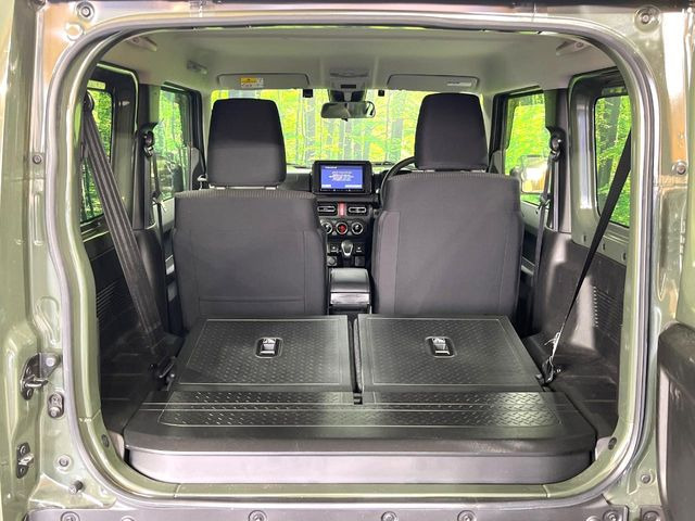 ���i�̂���������ʋ΁A���}���ɏ\���ȉ׎��X�y�[�X���m�ۂ��Ă���܂��B�Z�J���h�V�[�g��|���ƁA�傫�ȉו��̐ύڂ��\�ł���