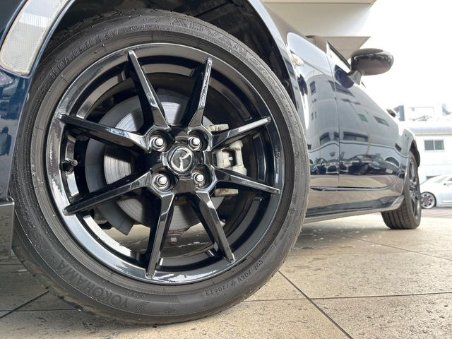 �y����16�C���`�A���~�z�C�[���z�O�ςɃ}�b�`���������A���~�z�C�[���𑕒����Ă���܂��B�e��ЊO�A���~�z�C�[����A�X�^�b�h���X�^�C�����戵�����Ă���܂��B���񂲑��k����������