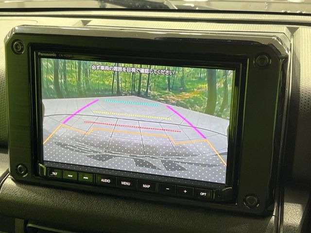 【バックカメラ】駐車時に後方がリアルタイム映像で確認できます。大型商業施設や立体駐車場での駐車時や、夜間のバック時に大活躍!運転スキルに関わらず、今や必須となった装備のひとつです!