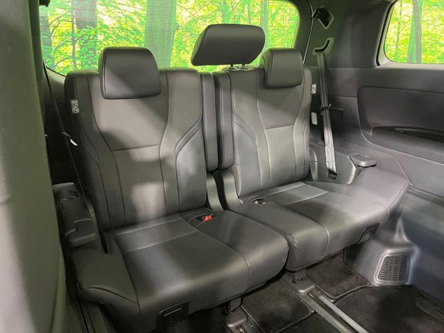 3列目シートはもちろん状態良好☆大人でもゆったりと座って頂けますので、大人数でのお出かけもラクラクです♪ご家族で、気の知れた仲間で、ドライブに行くのが楽しみですね♪