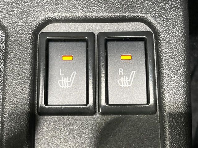 【シートヒーター】寒い日に重宝するシートヒーター!エアコンより早く温まってくれるので寒がりの人も安心ですね♪エアコンの温風は乾燥するから苦手、という方にもをおすすめです。