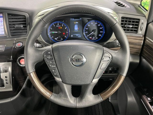 �y�����v�����X�e�A�����O�z�㎿�Ȋv���g�p���邱�ƂŁA��ɂ����������݂ƂĂ��^�]���₷���n���h���ł���