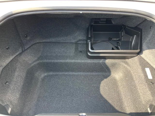 ���i�̂���������ʋ΁A���}���ɏ\���ȉ׎��X�y�[�X���m�ۂ��Ă���܂��B