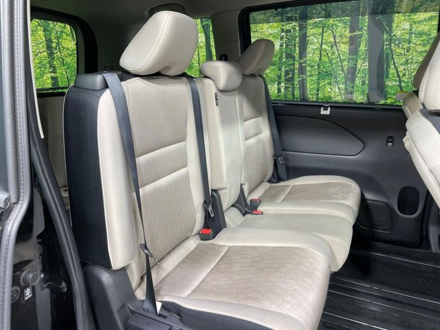 �Z�J���h�V�[�g�͒������������ƂȂ��Ă���A�X���C�h����ΒʘH�X�y�[�X���o��!�O��̈ړ����Ƃ��Ă��ȒP�ł���������A8����Ԏ������K�ȍ���S�n�̃V�[�g�ƂȂ��Ă��܂���