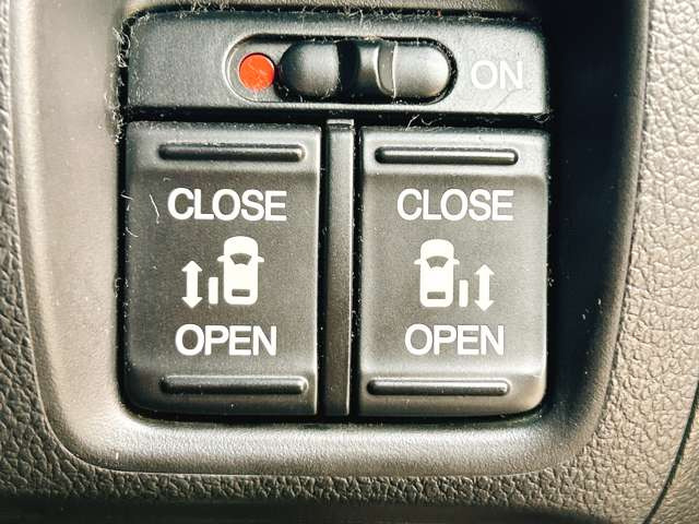 �y�d���X���C�h�h�A�z�h�A�̊J�������^�b�`�ōs�����Ƃ��ł��܂����֗��ȋ@�\�̈�ł��ˁ�