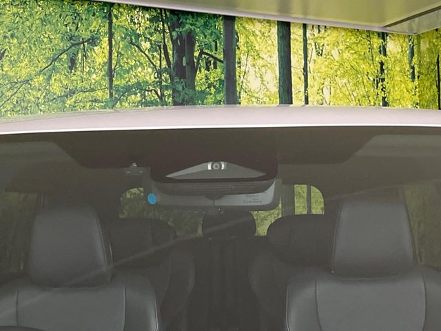 【トヨタセーフティセンス】走行中に前方の車両等を認識し、衝突しそうな時は警報とブレーキで衝突回避と被害軽減をアシスト。より安全にドライブをお楽しみいただけます。