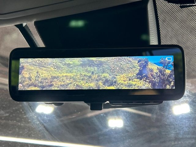 【デジタルインナーミラー】後席の大きな荷物や同乗者で後方が確認しづらい時でも安心!カメラが撮影した車両後方の映像をルームミラー内に表示。クリアな視界で状況の確認が可能です!