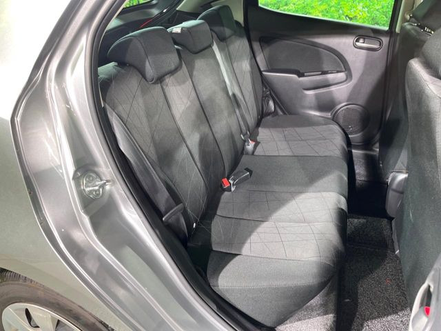 �R���p�N�g�J�[�ł����A�Z�J���h�V�[�g�͏\���ȍL����������K�ɂ���肢�������܂���V�[�g��|���đ傫�ȉו���ς񂾂�ƁA�p�r�̕����L��1��ł��B