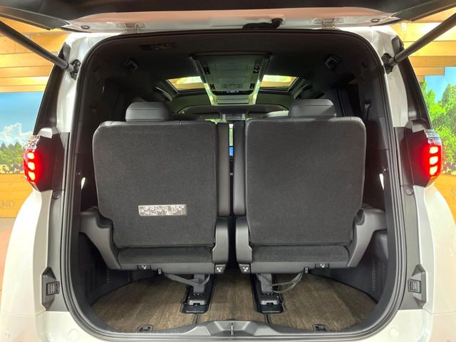 普段のお買い物や通勤、送迎等に十分な荷室スペースを確保しております。セカンドシートを倒すと、大きな荷物の積載も可能です♪