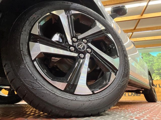 �y����17�C���`�A���~�z�C�[���z�O�ςɃ}�b�`���������A���~�z�C�[���𑕒����Ă���܂��B�e��ЊO�A���~�z�C�[����A�X�^�b�h���X�^�C�����戵�����Ă���܂��B���񂲑��k����������