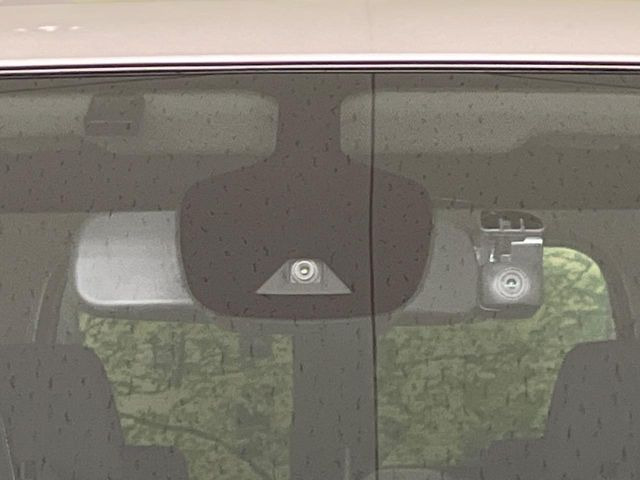 �y�C���e���W�F���g�G�}�[�W�F���V�[�u���[�L�z�t�����g�J�����őO���̎ԗ�����s�҂����m�B�Փ˂������Ȏ��͏Փ˔�Q�y���u���[�L���쓮�A�Փˉ�����T�|�[�g�B�����S�Ƀh���C�u�����y���݂��������܂��B