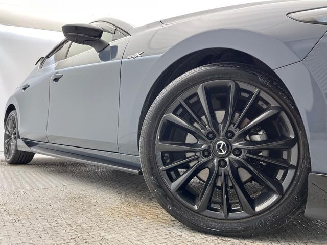 �y����18�C���`�A���~�z�C�[���z�O�ςɃ}�b�`���������A���~�z�C�[���𑕒����Ă���܂��B�e��ЊO�A���~�z�C�[����A�X�^�b�h���X�^�C�����戵�����Ă���܂��B���񂲑��k����������