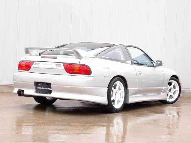 �l�C��180SX�J�X�^���ԗ��̓���!GP�X�|�[�c���t���G�A����TEIN�ԍ����AP1���[�V���O17AW�Ȃǂ̍��z�p�[�c�ɃX�g���[�_SD�n�f�W�i�r�A�o�b�N�J�����A�O��h�����R�����ς݁B�󏭉��l�̍������