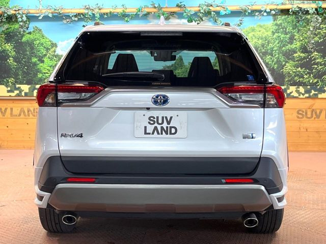 安心の最長10年・走行無制限保証(有償)をご用意。保証内容も充実はもちろん、無料点検&オイル交換や、年中無休の全国・24時間ロードサービスも付帯されておりますのでご安心下さい。