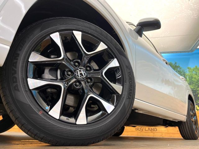 �y�����A���~�z�C�[���z�����I�v�V�����z�C�[���𑕒��B���s���\�̌���ɉ����A�O�ς����X�^�C���b�V���ɂȂ��Ă��܂��B