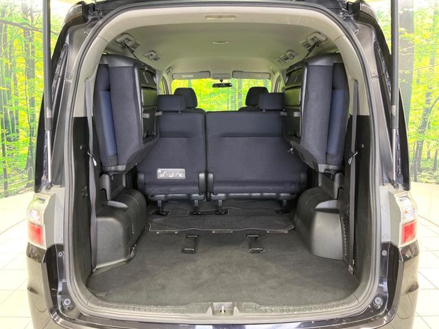 ���i�̂���������ʋ΁A���}���ɏ\���ȉ׎��X�y�[�X���m�ۂ��Ă���܂��B�Z�J���h�V�[�g��|���ƁA�傫�ȉו��̐ύڂ��\�ł���