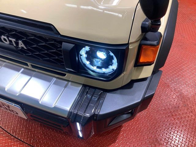 �yLED�w�b�h���C�g�z���V����ԑ��s�����ǍD�Ȏ��E���m�ۂ����S���ĉ^�]�ł��鍂�P�xLED�w�b�h���C�g�𑕔�!�_�����x�������A����d�͂��}�����Ă��܂��B