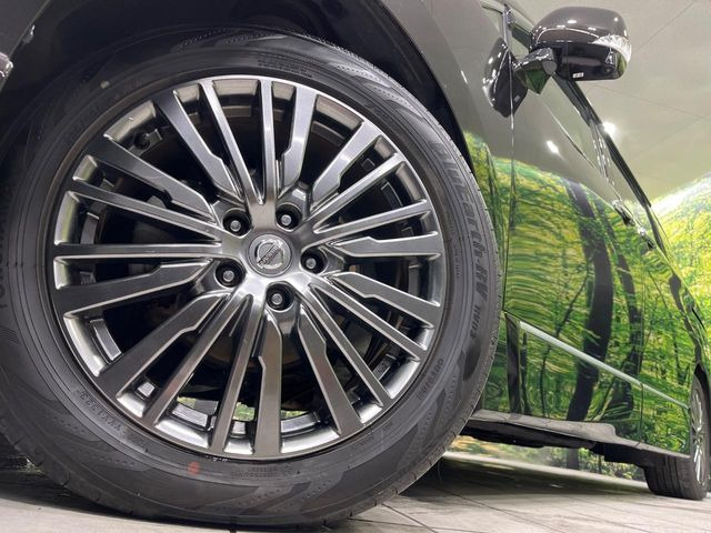 �y����18�C���`�A���~�z�C�[���z�O�ςɃ}�b�`���������A���~�z�C�[���𑕒����Ă���܂��B�e��ЊO�A���~�z�C�[����A�X�^�b�h���X�^�C�����戵�����Ă���܂��B���񂲑��k����������