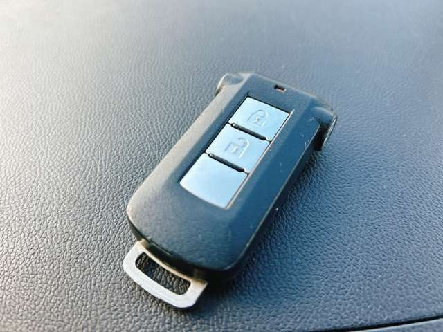 �y�X�}�[�g�L�[&�v�b�V���X�^�[�g�V�X�e���z�J�o����|�P�b�g�ɓ��ꂽ�܂܃h�A�̊J���ł��A�����^�b�`�Ŋy�X�G���W�����������܂���