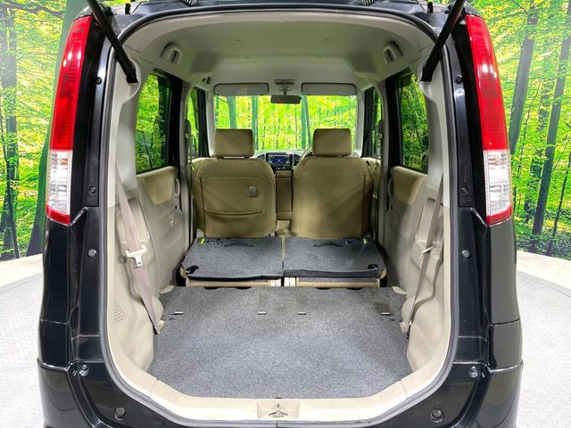 ���i�̂���������ʋ΁A���}���ɏ\���ȉ׎��X�y�[�X���m�ۂ��Ă���܂��B�Z�J���h�V�[�g��|���ƁA�傫�ȉו��̐ύڂ��\�ł���