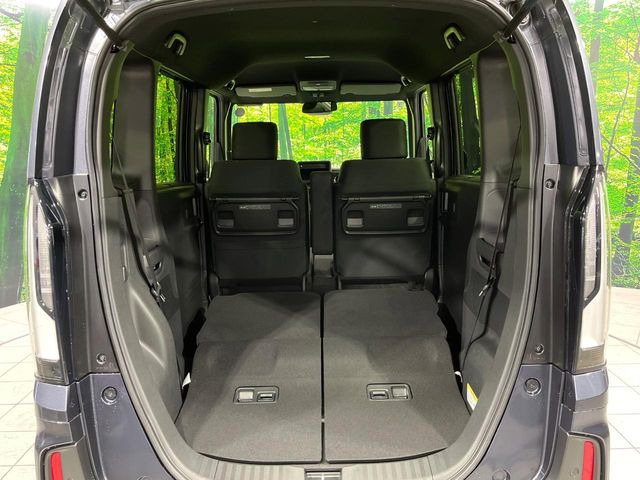 ���i�̂���������ʋ΁A���}���ɏ\���ȉ׎��X�y�[�X���m�ۂ��Ă���܂��B�Z�J���h�V�[�g��|���ƁA�傫�ȉו��̐ύڂ��\�ł���