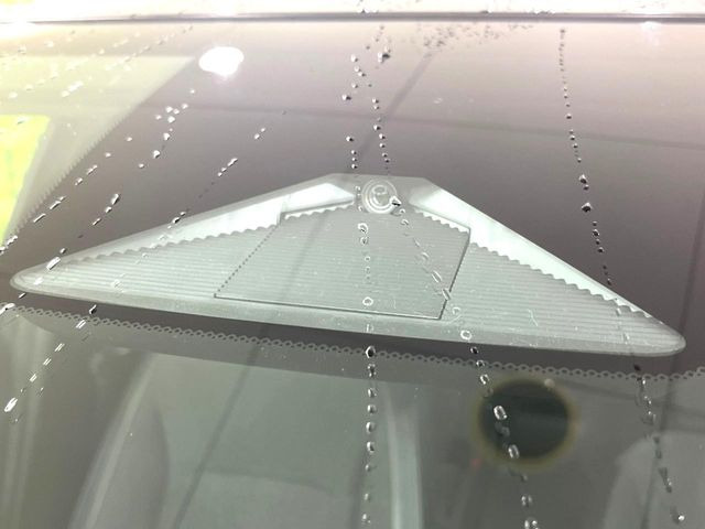 �y�z���_�Z���V���O�z���s���ɑO���̎ԗ�����F�����A�Փ˂������Ȏ��͌x��ƃu���[�L�ŏՓˉ���Ɣ�Q�y�����A�V�X�g�B�����S�Ƀh���C�u�����y���݂��������܂��B