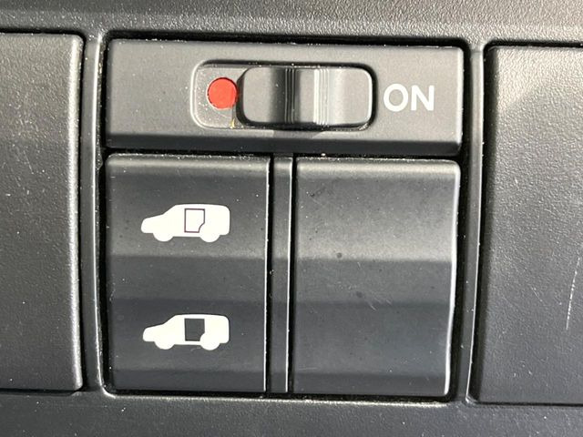 �y�p���[�X���C�h�h�A�z�X�}�[�g�L�[��^�]�Ȃ̃X�C�b�`�ŃX���C�h�h�A�̊J���\���d��������͂����ăh�A���J����K�v�������A���������q�l�ł��A�d���ו��������Ă��鎞�����N�ɊJ���߂ł��܂���