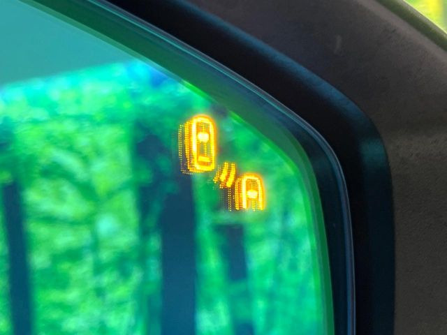 �y�u���C���h�X�|�b�g���j�^�����O�z���s���A�h�A�~���[�̎��p�ɂȂ�₷���ӏ��Ɍ㑱�Ԃ��ڋ߂���ƃT�C�h�~���[�t�߂Ɍx����\���A�h���C�o�[�ɒ��ӊ��N�����Ă���܂��B