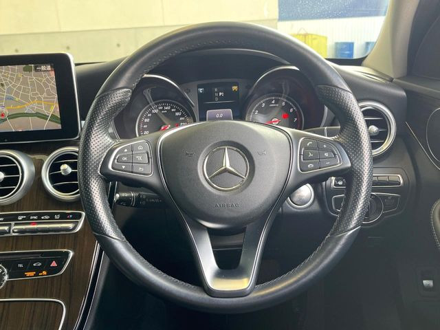 ���}���`�t�@���N�V�����X�e�A�����O:�n���h���̍��E�̃{�^���ŃI�[�f�B�I�̑I���≹�ʂ̒��߂��\�ł��B�n���h�����������������ł���̂ň��S�ł��ˁ�