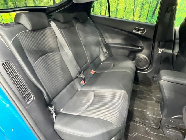 後部座席も気になるようなキズ・汚れやへたり等、大きなダメージはなく、良好な状態です。