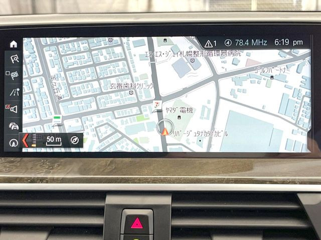 �������i�r:��̊��̂���i�r�́A����������ԓ������o���Ă���܂��BBluetooth�Đ��ȂǃI�[�f�B�I�@�\���[�����Ă���܂��̂ŁA�^�]�����y���߂܂���