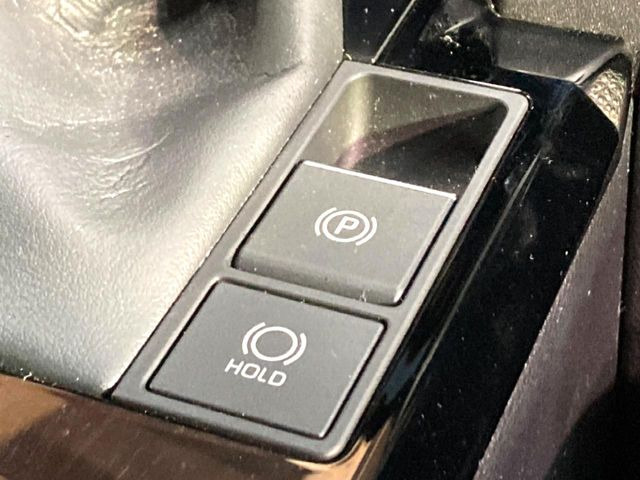 �y�I�[�g�u���[�L�z�[���h�z�M���҂���a�؂Œ�Ԏ��Ƀu���[�L���瑫�𗣂��Ă��A��~��Ԃ�ێ����Ă���܂��B�O�i����Ƃ��̓A�N�Z���𓥂߂Ύ����ŉ��������̂ň��S��X���^�]���y�ɂȂ�܂���