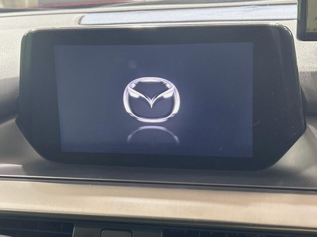 �y8�C���`�}�c�_�R�l�N�g�z�ԓ��̕��͋C�Ƀ}�b�`������^�̃f�B�X�v���C�B�X�}�z�ڑ��ł̃i�r�g�p��Bluetooth�Đ����A�l�X�ȋ@�\���y���߂܂��B�����I�ȃ_�C�������삪�\�ŁA�g��������ǍD�ł��B