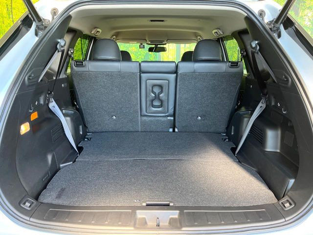 ���i�̂���������ʋ΁A���}���ɏ\���ȉ׎��X�y�[�X���m�ۂ��Ă���܂��B�Z�J���h�V�[�g��|���ƁA�傫�ȉו��̐ύڂ��\�ł���