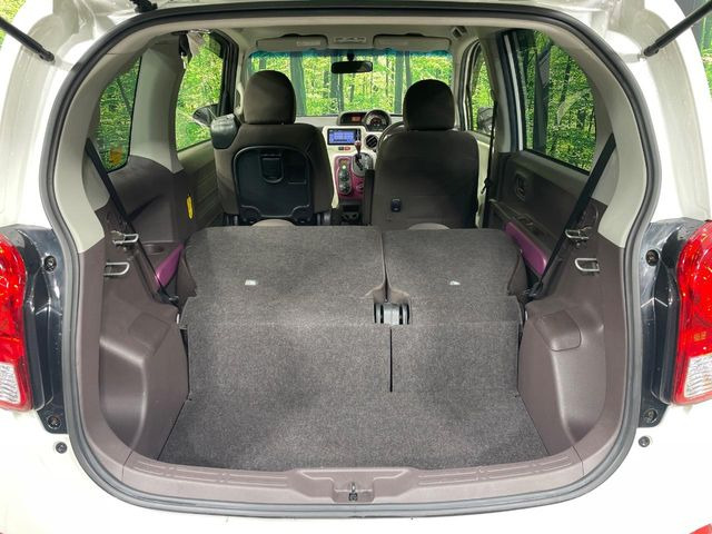 ���i�̂���������ʋ΁A���}���ɏ\���ȉ׎��X�y�[�X���m�ۂ��Ă���܂��B�Z�J���h�V�[�g��|���ƁA�傫�ȉו��̐ύڂ��\�ł���