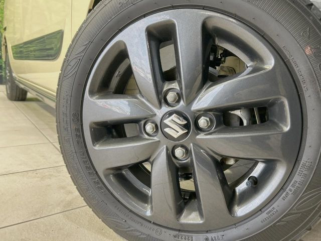 �y����14�C���`�A���~�z�C�[���z�O�ςɃ}�b�`���������A���~�z�C�[���𑕒����Ă���܂��B�e��ЊO�A���~�z�C�[����A�X�^�b�h���X�^�C�����戵�����Ă���܂��B���񂲑��k����������