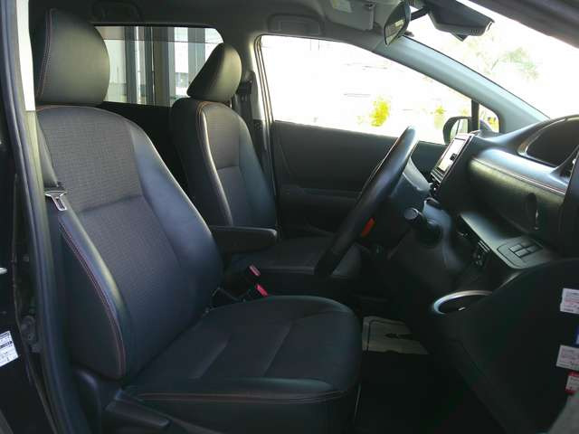 シエンタハイブリッド 1.5 G クエロ